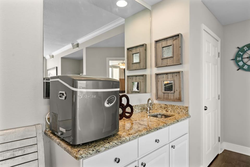 11 San Carlos Penthouse 5 Wet Bar