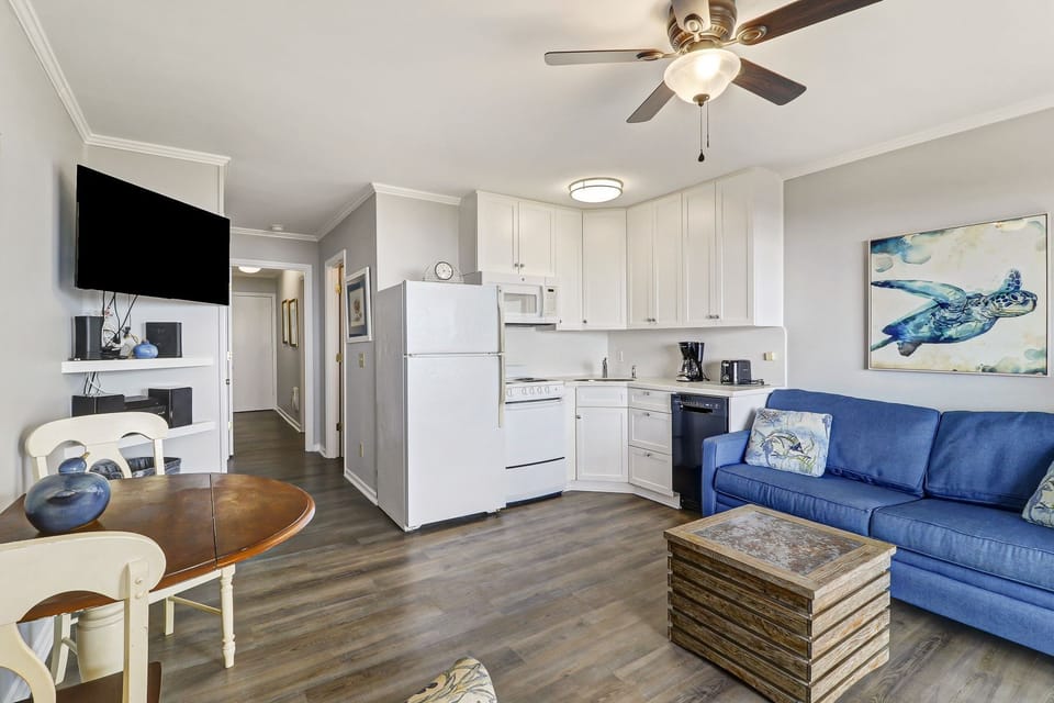 Living/dining/kitchen area - Welcome to this inviting villa with its open floor plan with new paint and flooring.