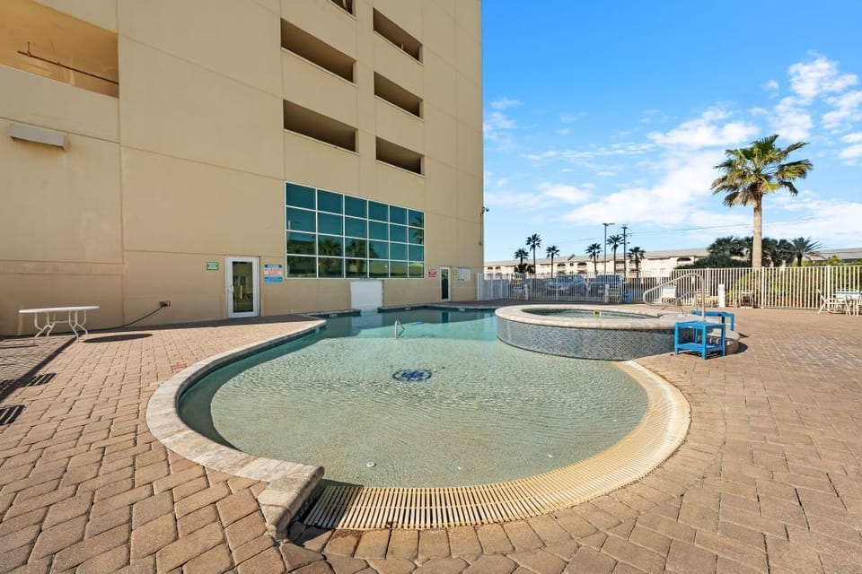 5 CSW Outdoor Pool