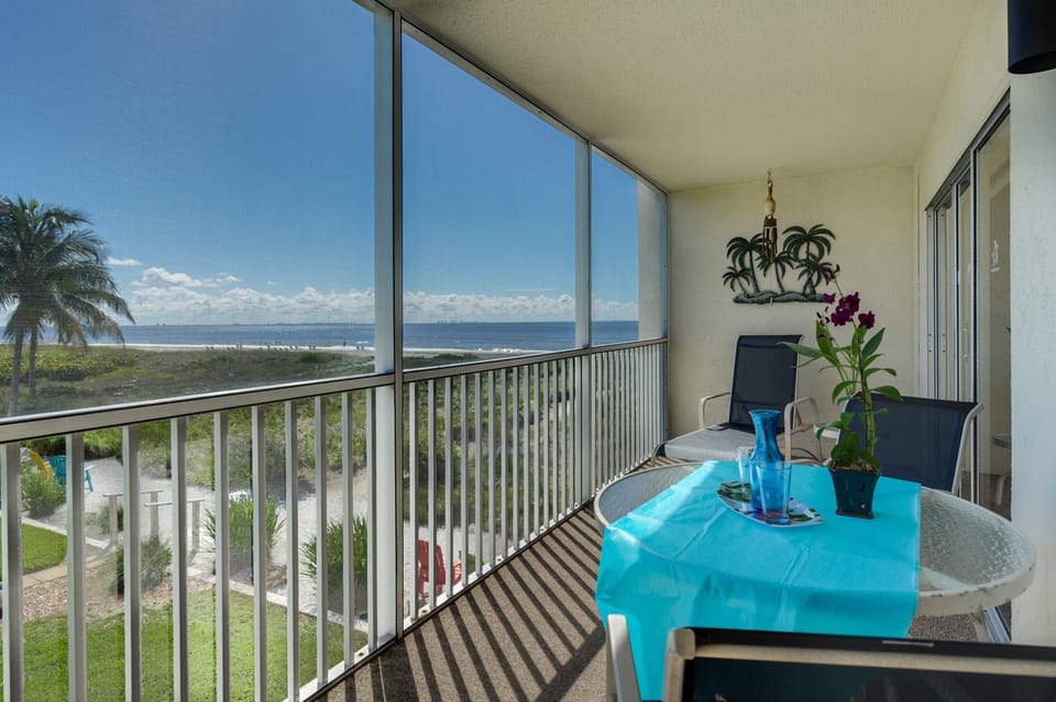 Large screened lanai