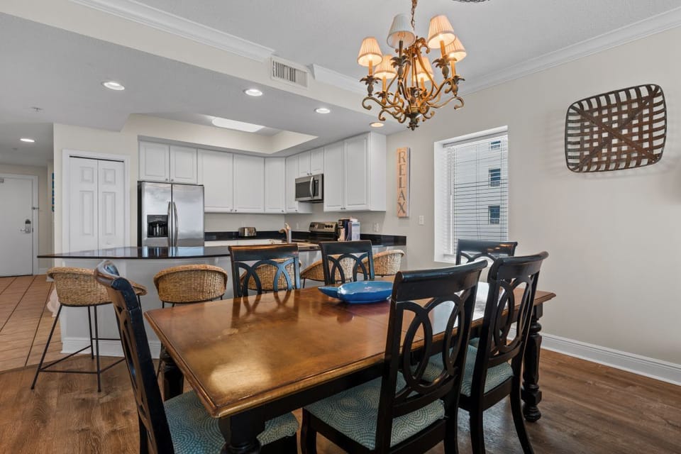 San Carlos 1001 Dining Table Seats 6