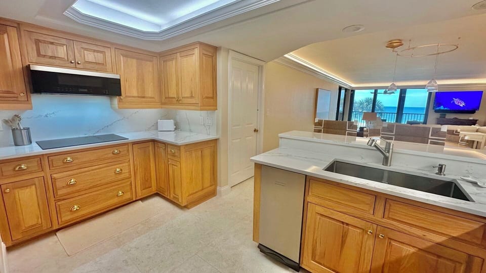 Quartz countertops, compactor, gulf views!