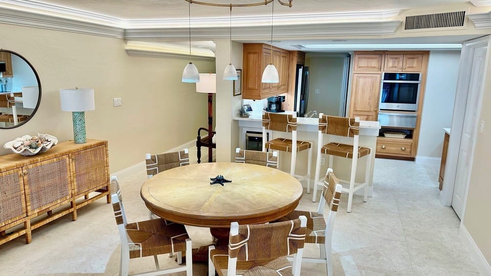 Wine captain, bar seating for 2