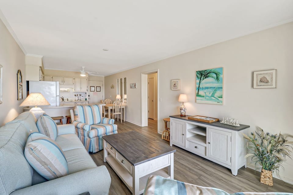 Beachwood Place 2G- Living area - Nice open floor plan with new flooring, paint and furniture.  Plus a queen sized sleeper sofa!