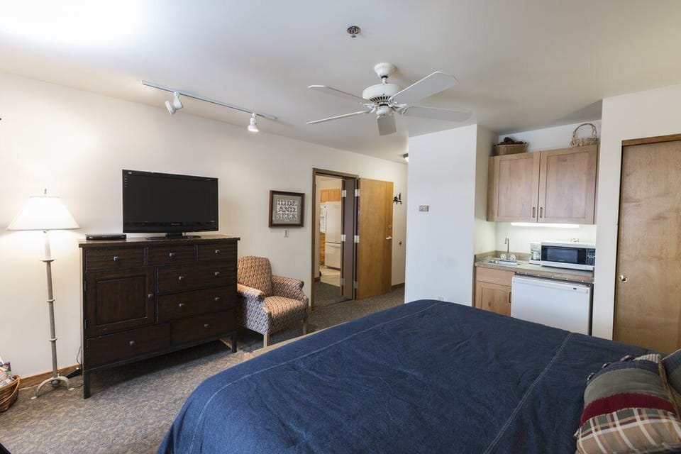 Has a wet bar with microwave, mini refrigerator, and coffeemaker.