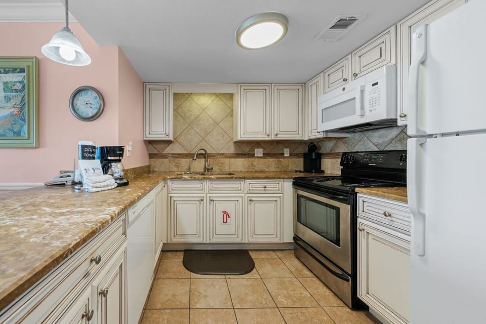 9 Island Sunrise 465 Kitchen