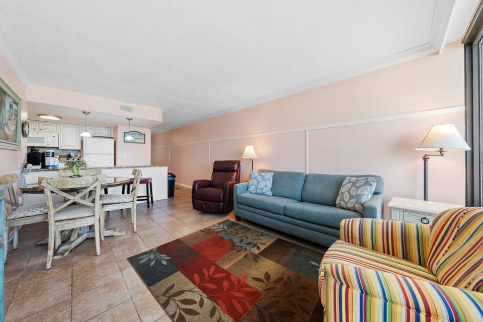 3 Island Sunrise 465 Living Room