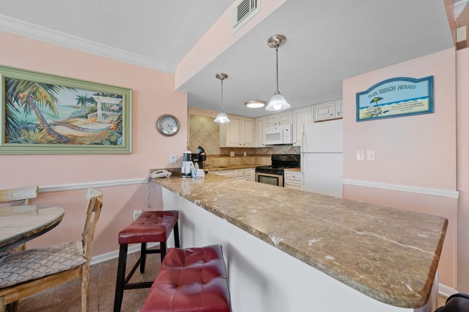 8 Island Sunrise 465 Kitchen