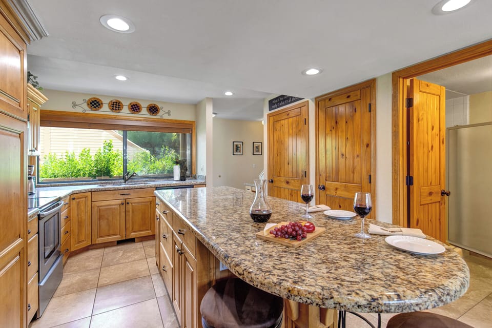 The island offers seating for 6 guests and creates a great place to mix and mingle in the kitchen.
