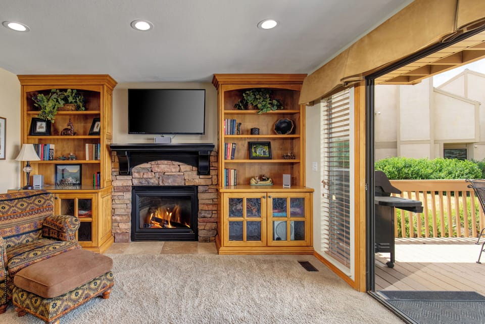 Cozy gas burning fireplace and flat screen TV in the living room.