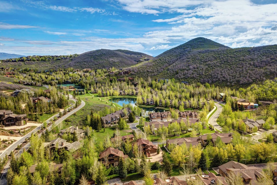 Queen Esther 2425 is located in the Deer Valley area surrounded by trees and mountains.