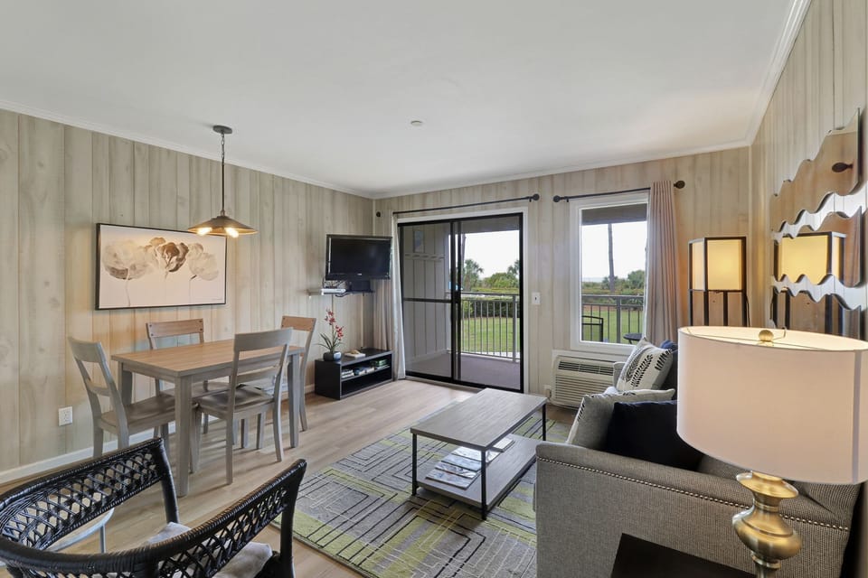 Living/Dining area - Love all the light from the Balcony Sliding Glass door.