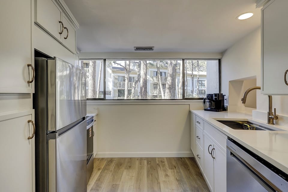 Kitchen - The kitchen is equipped with all the necessary items for a stay at the beach