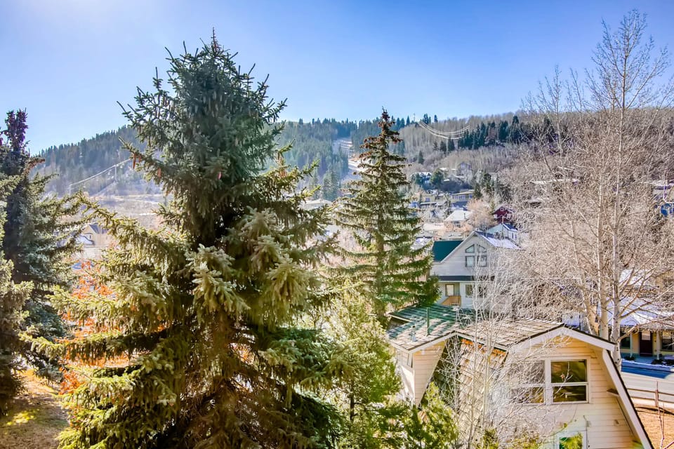 ParkCityLodging_TownPointeB203_DeckView