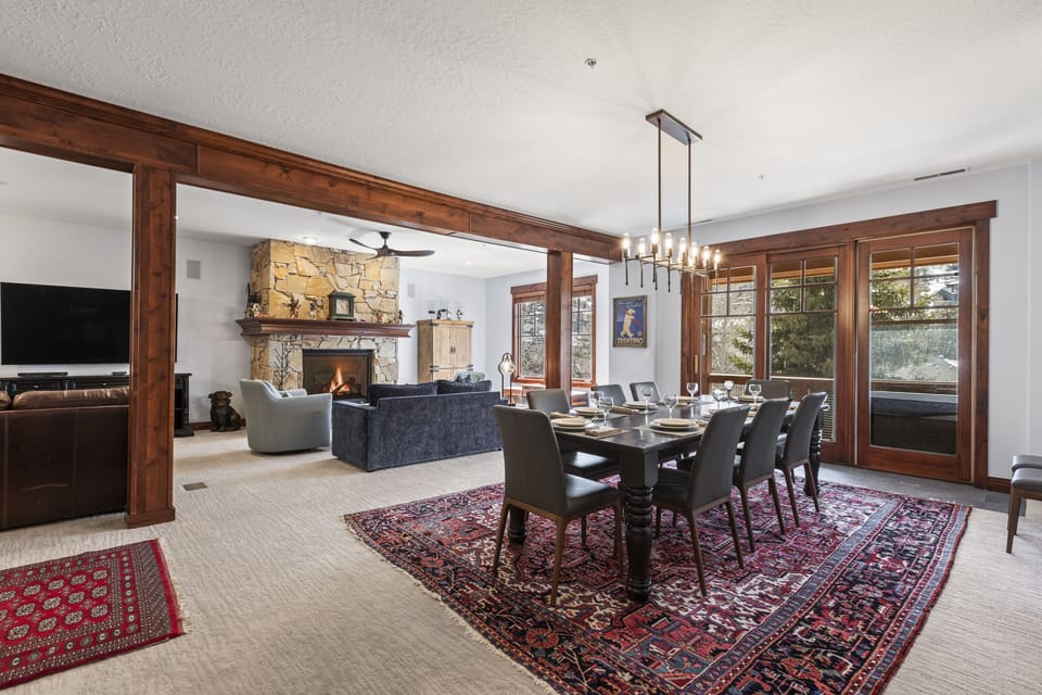 The Town Pointe B304 condominium is the perfect location to ski-in/out to Town Lift and walk to Historic Main Street - Park City, Utah.