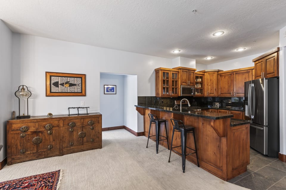 The Town Pointe B304 condominium is the perfect location to ski-in/out to Town Lift and walk to Historic Main Street - Park City, Utah.