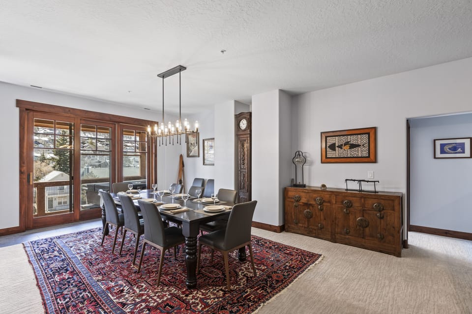 The Town Pointe B304 condominium is the perfect location to ski-in/out to Town Lift and walk to Historic Main Street - Park City, Utah.