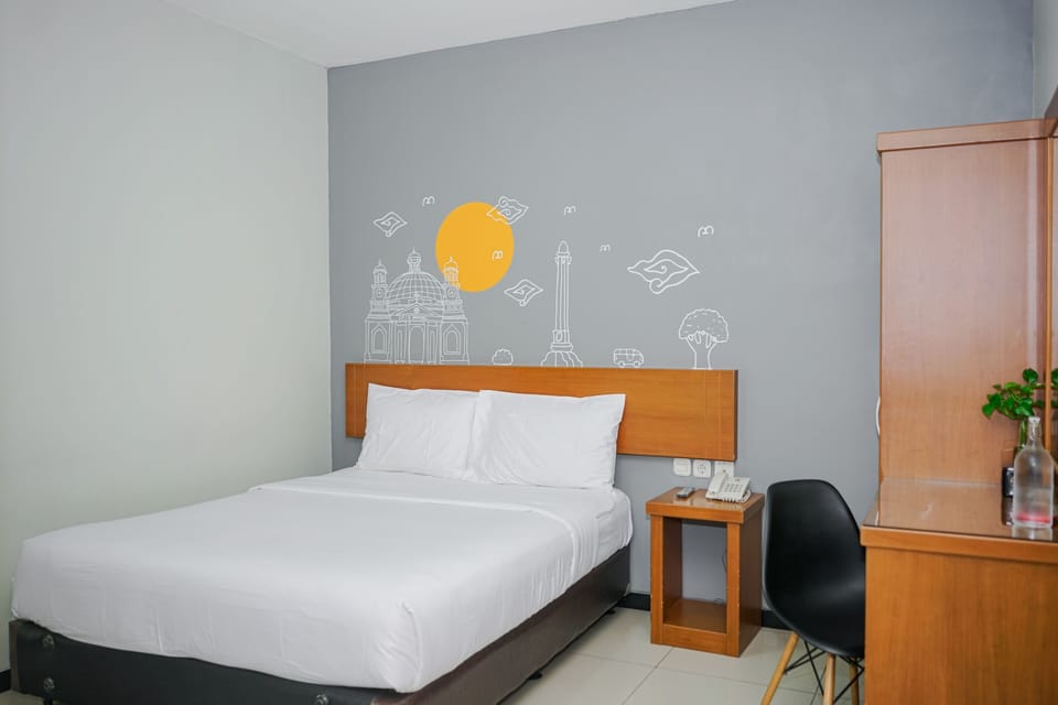 Desk, free WiFi, bed sheets