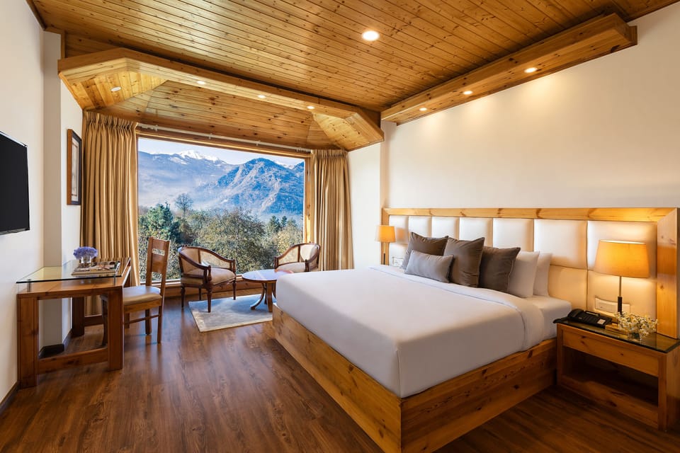 Superior Room | 1 bedroom, in-room safe, desk, laptop workspace