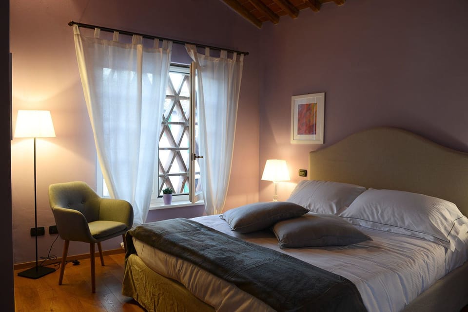 Standard Room, 1 Queen Bed, Private Bathroom, Courtyard Area | Egyptian cotton sheets, premium bedding, down comforters, minibar