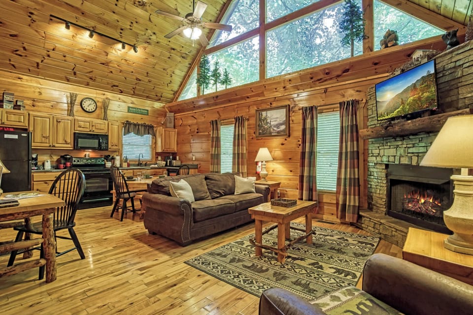 Large Open Space for Living Room-Kitchen!!