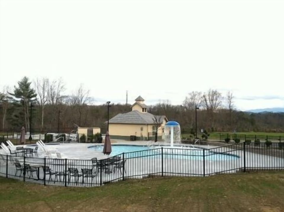 2 pools, pool house, 14 seater hot tub and a water mushroom for the children.