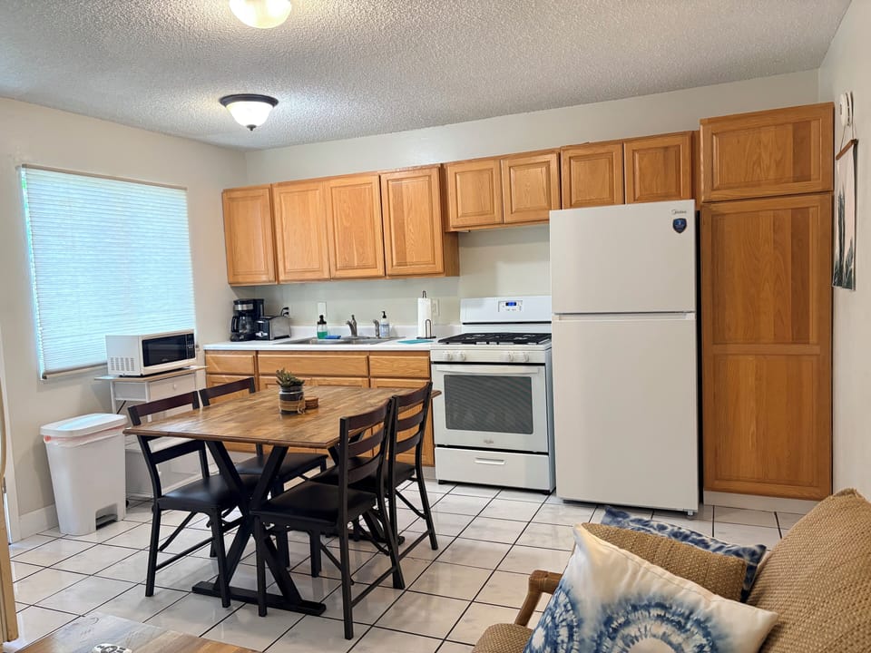 Full kitchen