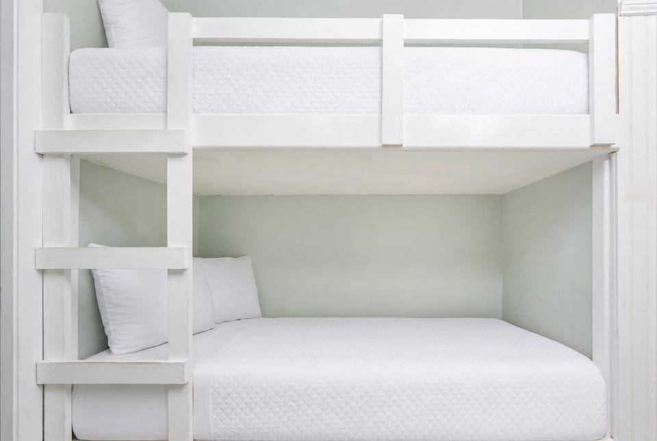 Bunk area for kids in the hallway, perfect for a fun and restful stay