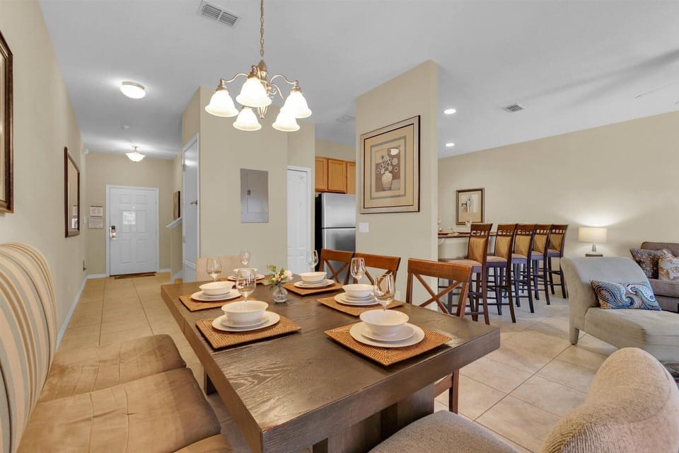 Dining Area (Angle 2)