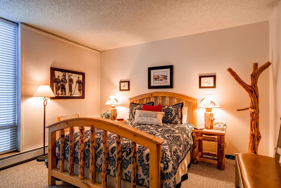 King bed - Park City Lodging-Edelweiss 204B