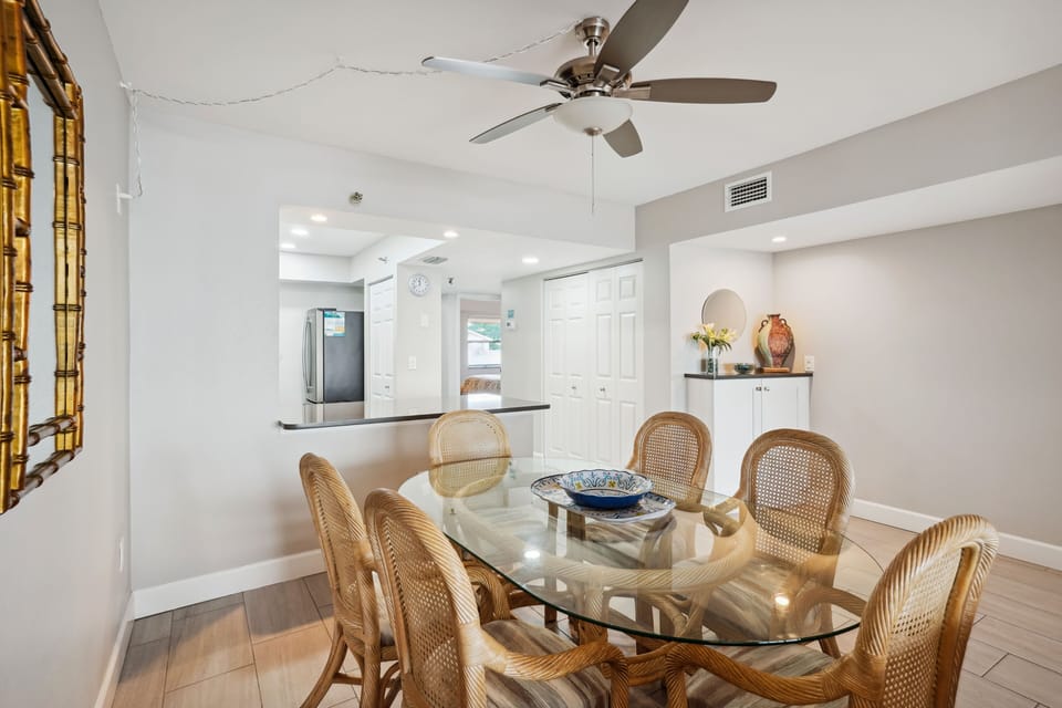 Kitchen/Dining Area