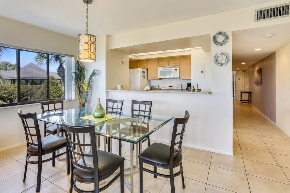 Dining table seating