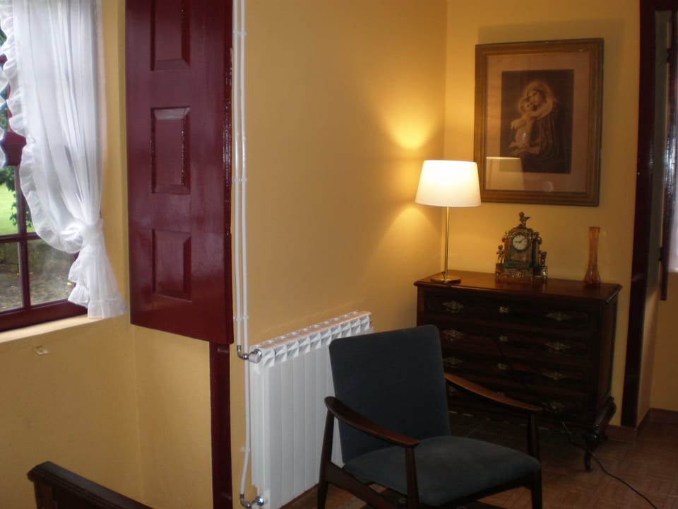 Traditional Cottage, 1 Bedroom, Kitchen, Garden Area (CASA DO TANQUE) | Room amenity