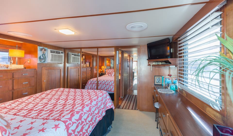 Master bedroom and hall (view from the back door).