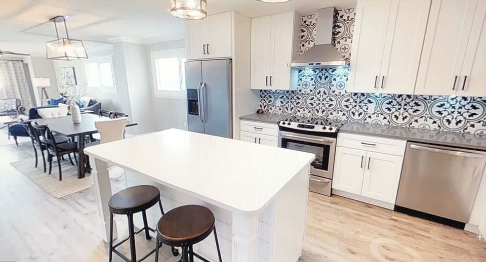 Nice bright spacious open interior 
