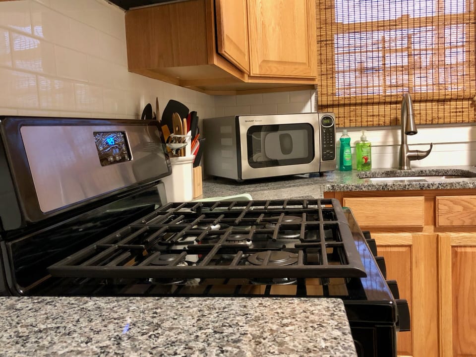 Kitchen (main floor)