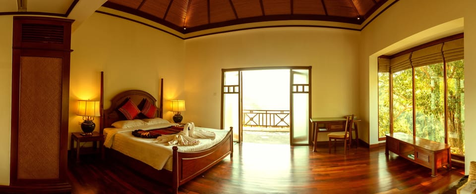 State Villa Twin | 1 bedroom, pillowtop beds, desk, blackout drapes