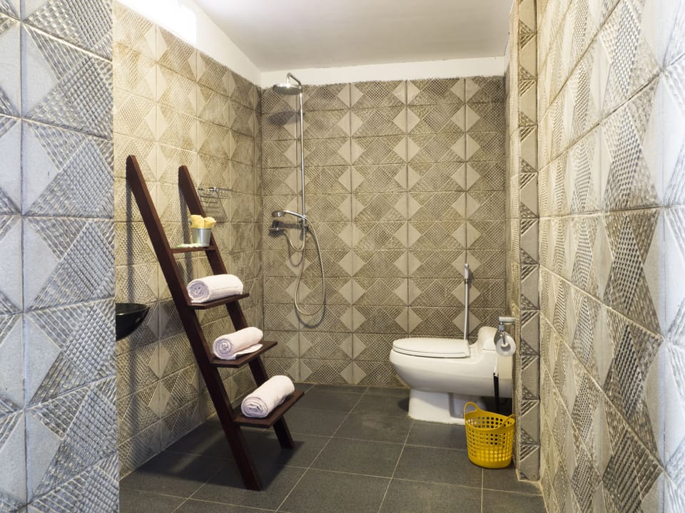 Deluxe Bungalow, Multiple Beds, Beach View, Beachfront | Bathroom | Shower, free toiletries, towels