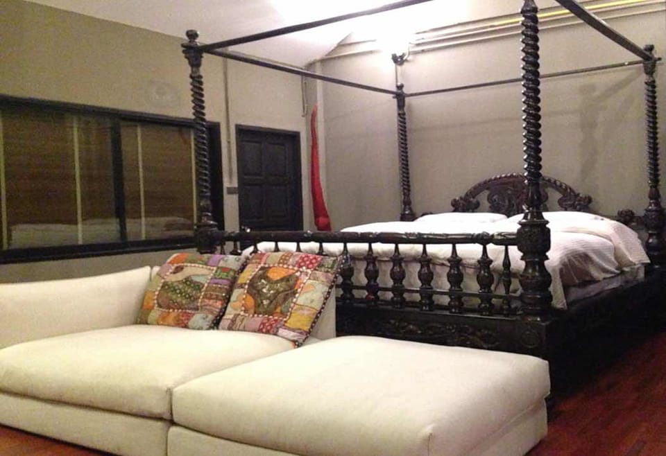 Nimman F3 | Desk, blackout drapes, free WiFi