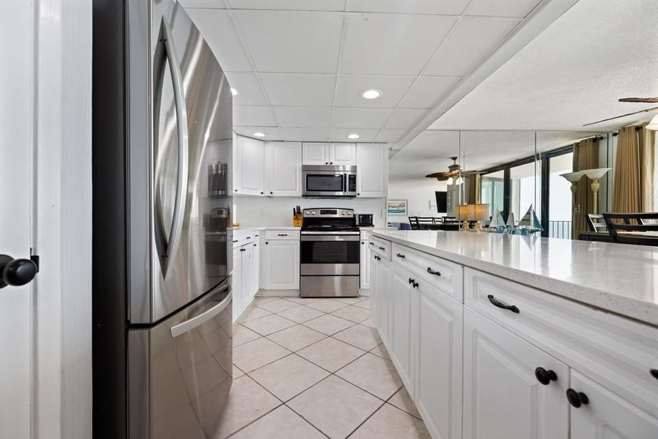 Beautiful well lit kitchen