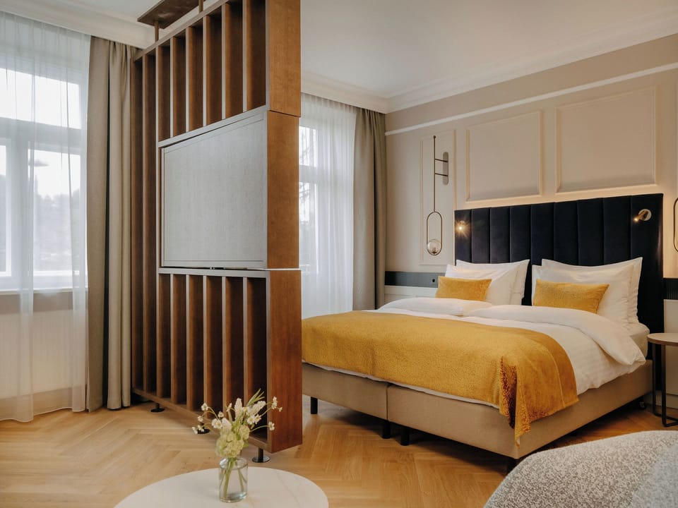 Palais-Suite | Hypo-allergenic bedding, minibar, in-room safe, free WiFi