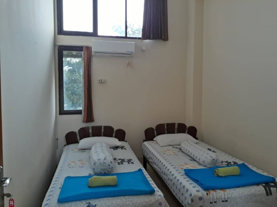 Twin Room | Rollaway beds, free WiFi