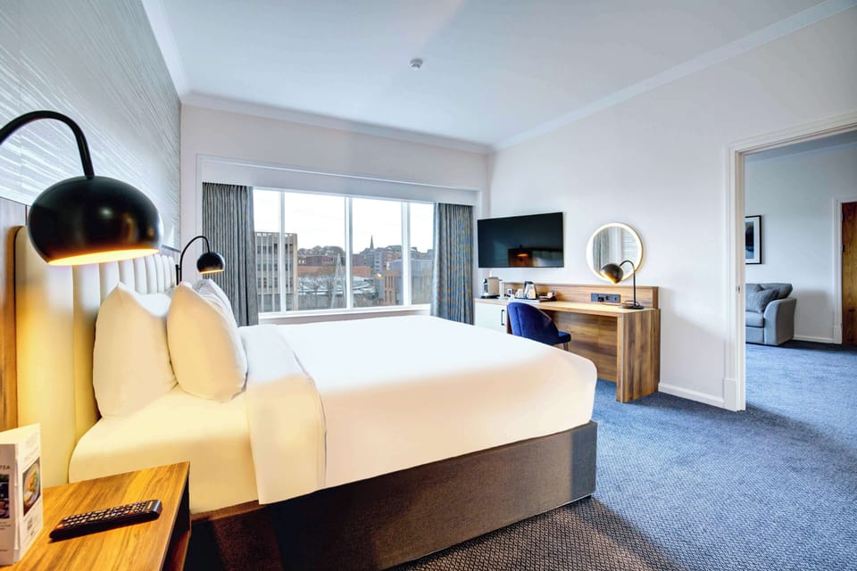 Junior Suite | Hypo-allergenic bedding, in-room safe, desk, iron/ironing board
