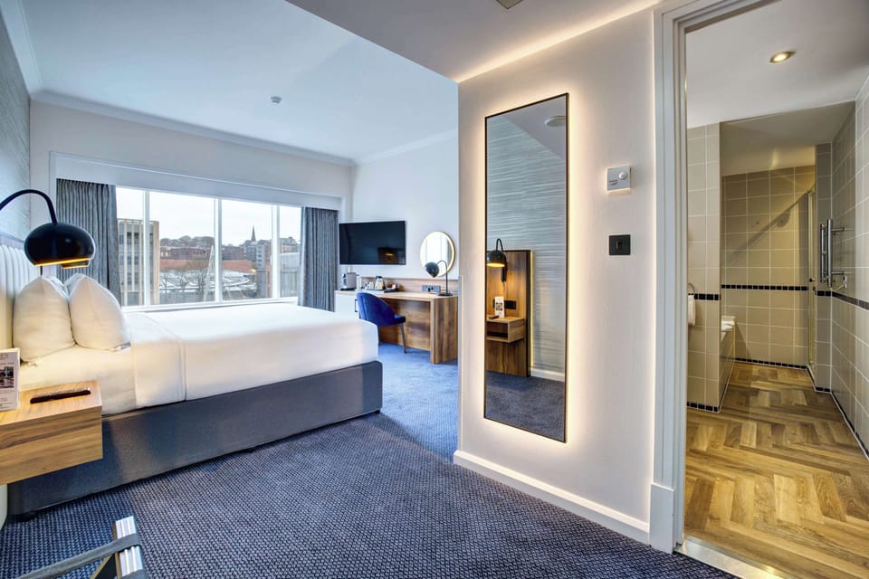 Junior Suite | Hypo-allergenic bedding, in-room safe, desk, iron/ironing board