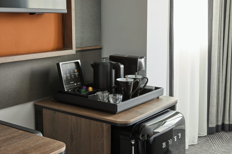 Premium Room, 1 King Bed, Corner | Room amenity