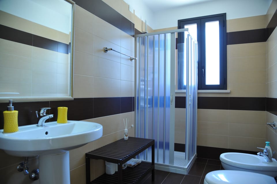 Economy Condo, 2 Bedrooms, Private Bathroom | Bathroom | Shower, rainfall showerhead, free toiletries, hair dryer