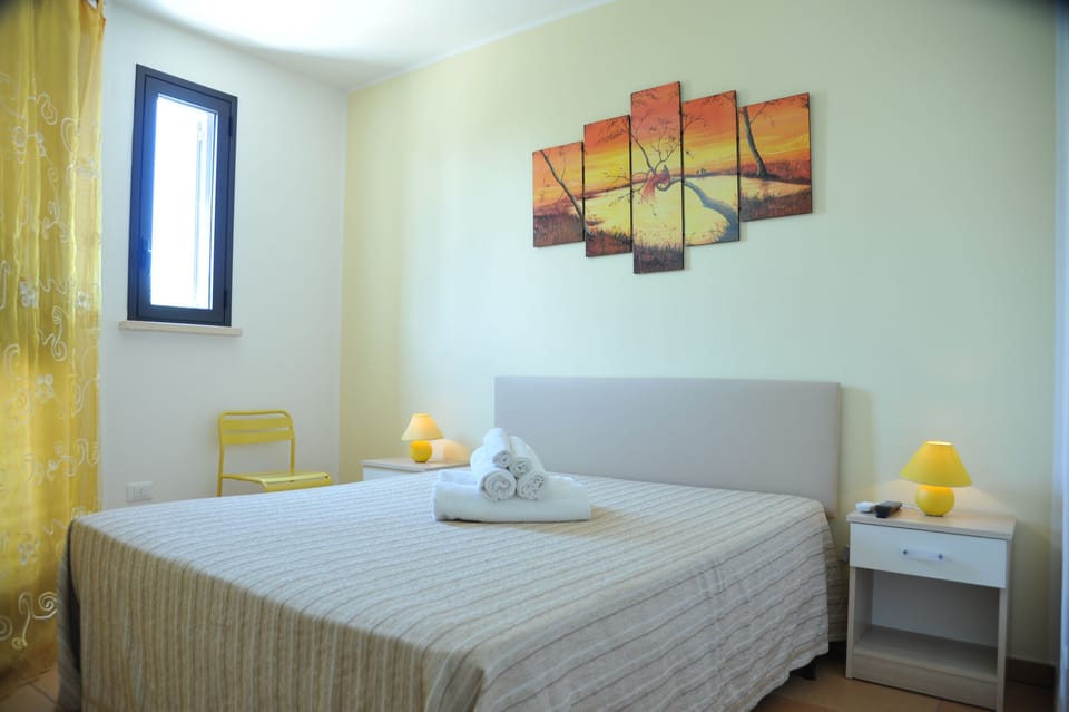 Business Double or Twin Room | 1 bedroom, hypo-allergenic bedding, down comforters, memory foam beds
