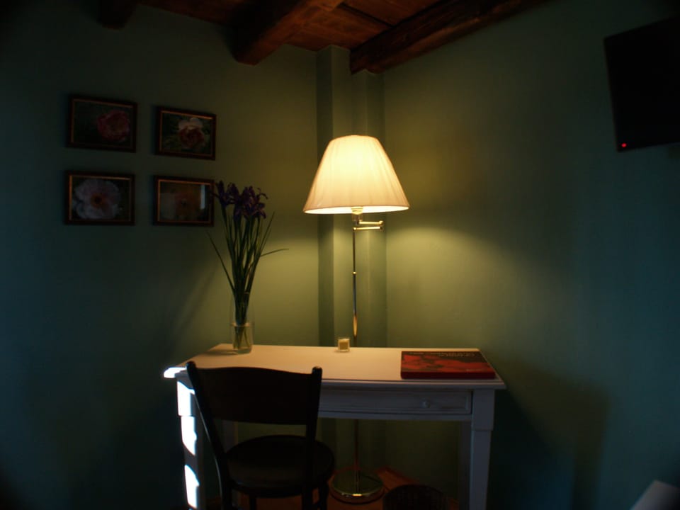 Deluxe Double or Twin Room, 1 King Bed, Non Smoking, Garden View | Room amenity
