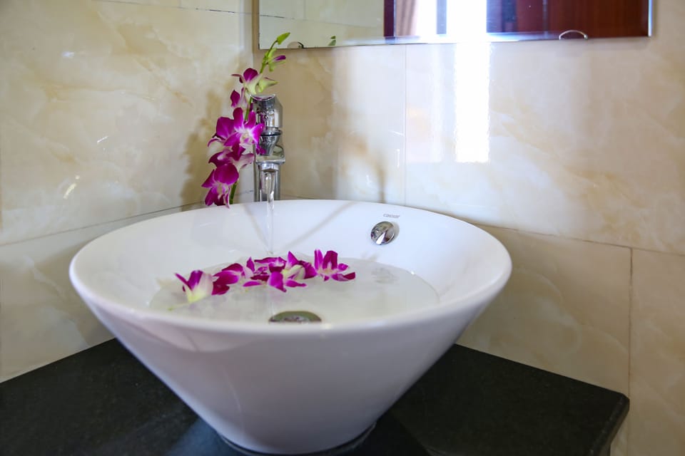 Bathroom sink