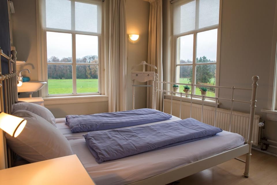 Premium bedding, cribs/infant beds, rollaway beds, free WiFi